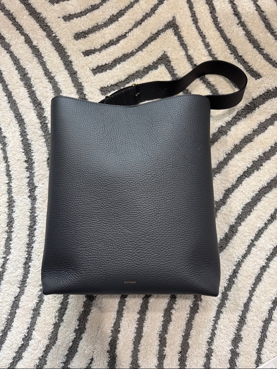 Cuyana Handbags - Cuyana charcoal oversized linea Bag